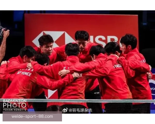 中国队3-1战胜法国队荣膺汤姆斯杯冠军 全队围圈庆祝跳舞尽显无敌风采